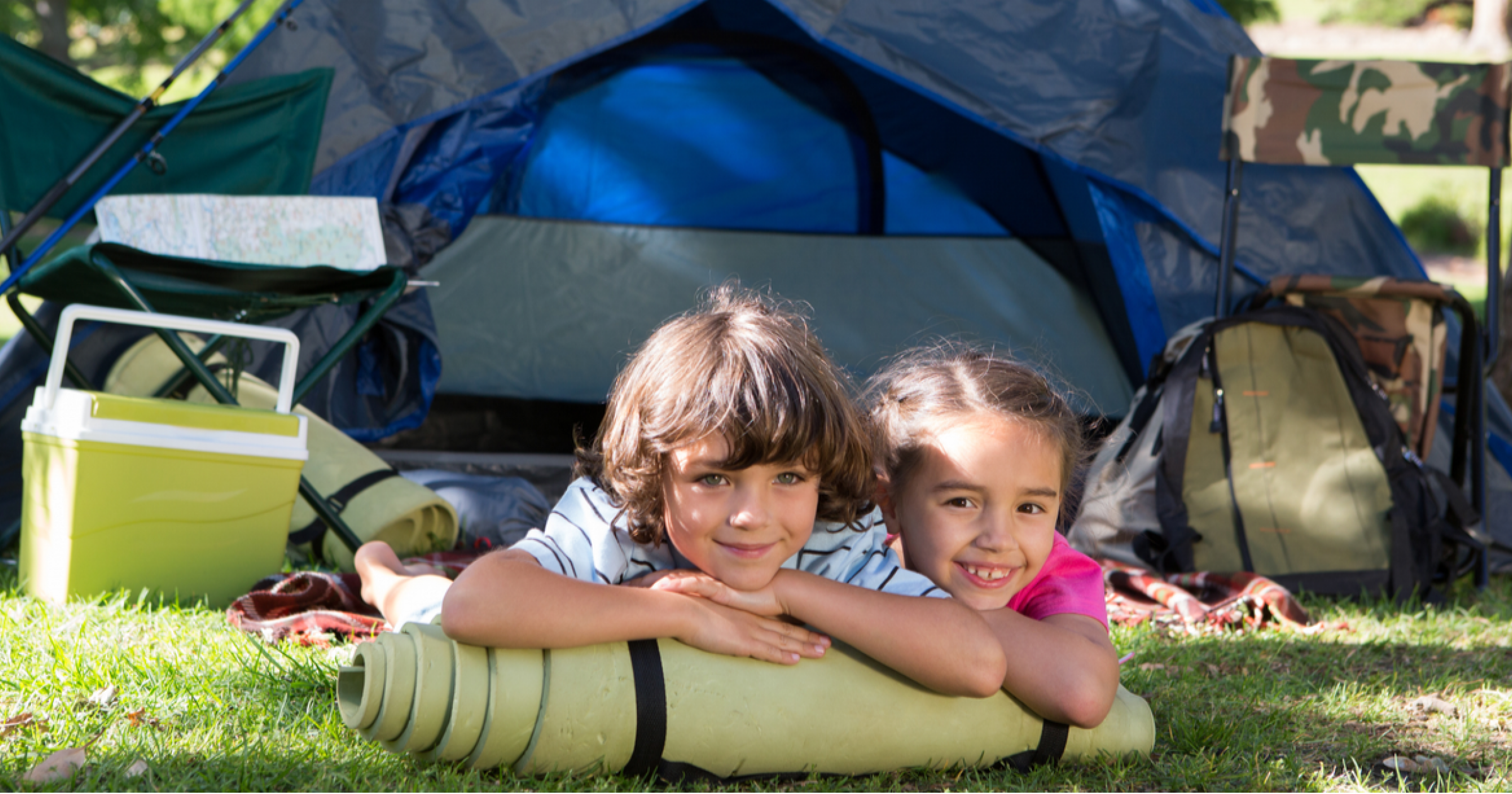 Camping boys. Кемпинг с детьми. Лагерь для детей в России кемпинг. Дети в лагере. Мальчики в кемпинге.