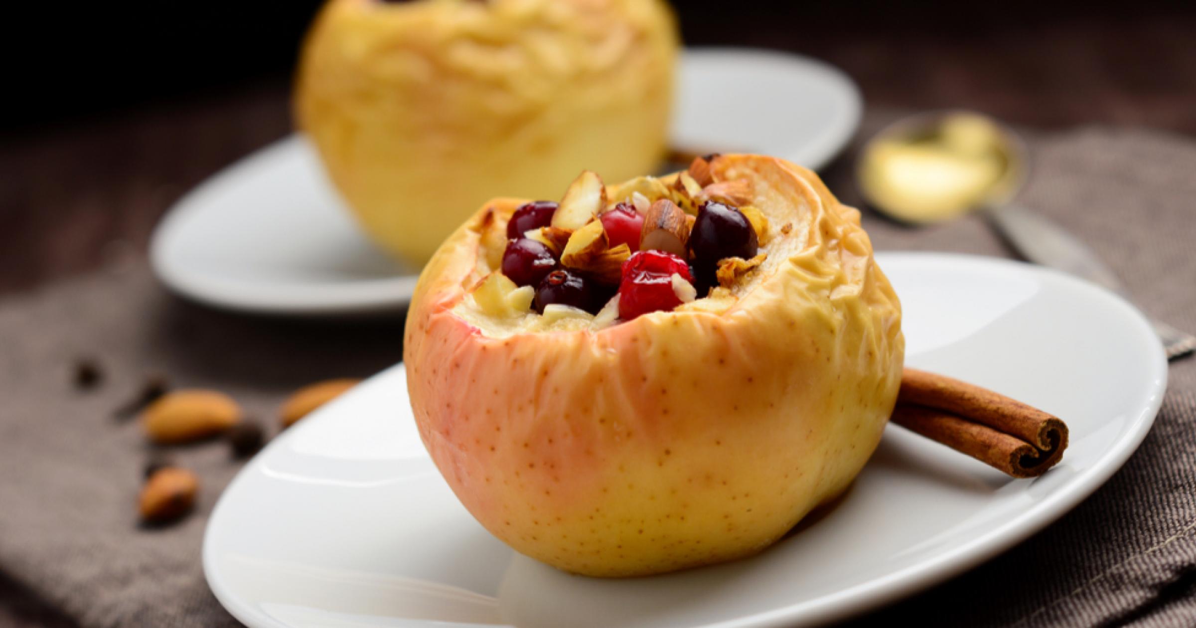 Яблоко рецепты с ним. Красивые блюда из яблок. Печеные яблоки. Необычные блюда из яблок. Яблоки в кляре.